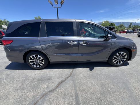 Used 2023 Honda Odyssey EX-L image 4