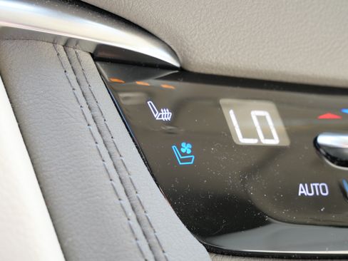 Certified 2024 Cadillac XT5 Premium Luxury w/ LPO, Floor Liner Package AWD/4WD image 31