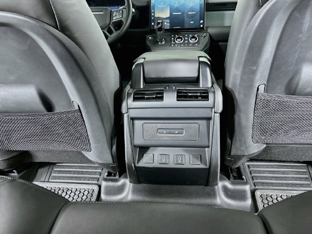 New 2026 Land Rover Defender 110 X-Dynamic SE AWD/4WD image 24