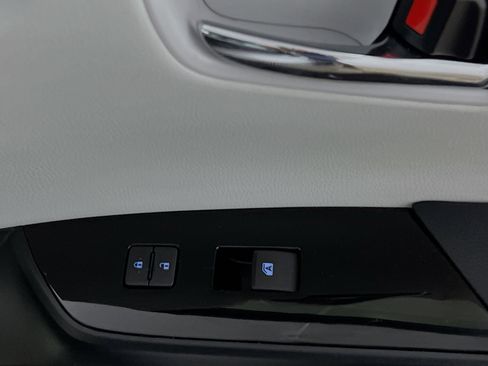 Used 2018 Toyota Prius Two image 32