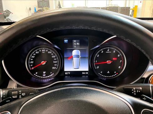 Used 2019 Mercedes-Benz GLC 300 4MATIC image 25