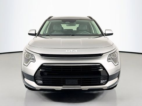 Used 2023 Kia Niro EX Touring image 2