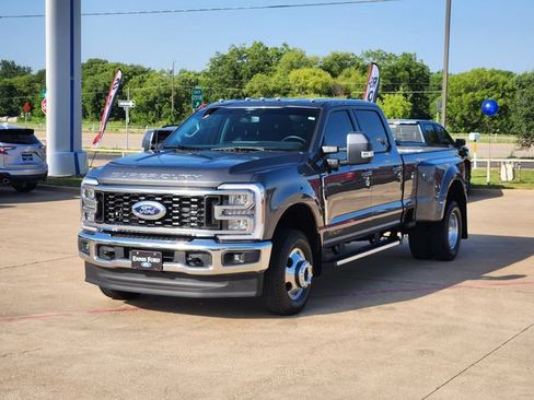Used 2025 Ford F350 Lariat AWD/4WD image 3
