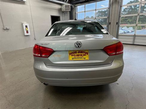 Used 2012 Volkswagen Passat 2.5 SE FWD image 4