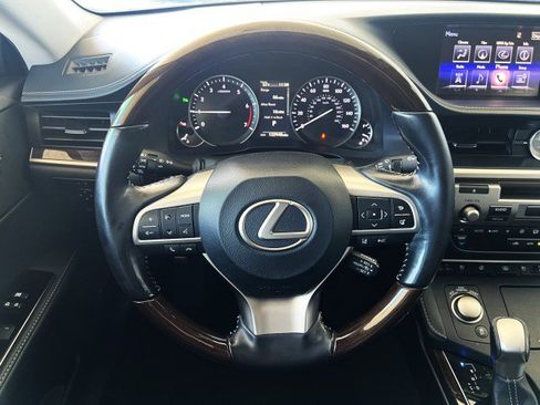Used 2016 Lexus ES 350 w/ Luxury Package w/Wood Trim image 27