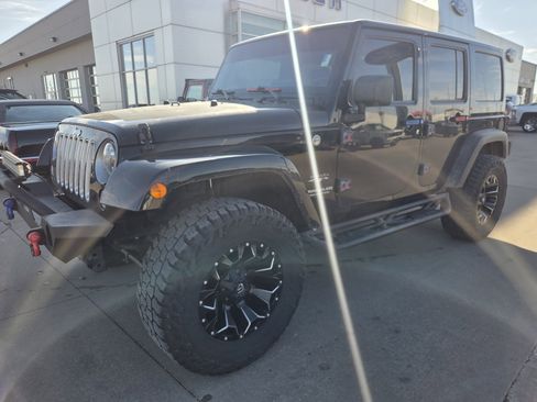 Used 2016 Jeep Wrangler Unlimited Sahara w/ Max Tow Package image 3