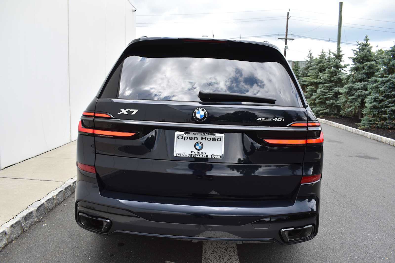 Used 2026 BMW X7 xDrive40i w/ M Sport Package AWD/4WD image 6