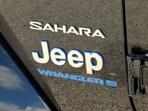 Used 2023 Jeep Wrangler Unlimited Sahara w/ Cold Weather Group image 32