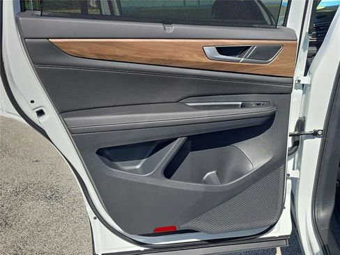 New 2026 Volkswagen Atlas SE FWD image 11