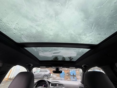 Used 2022 Volkswagen Tiguan SEL R-Line image 24