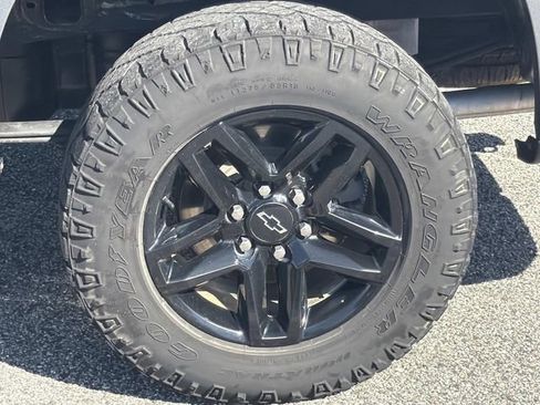 Used 2021 Chevrolet Silverado 1500 LT Trail Boss AWD/4WD image 15
