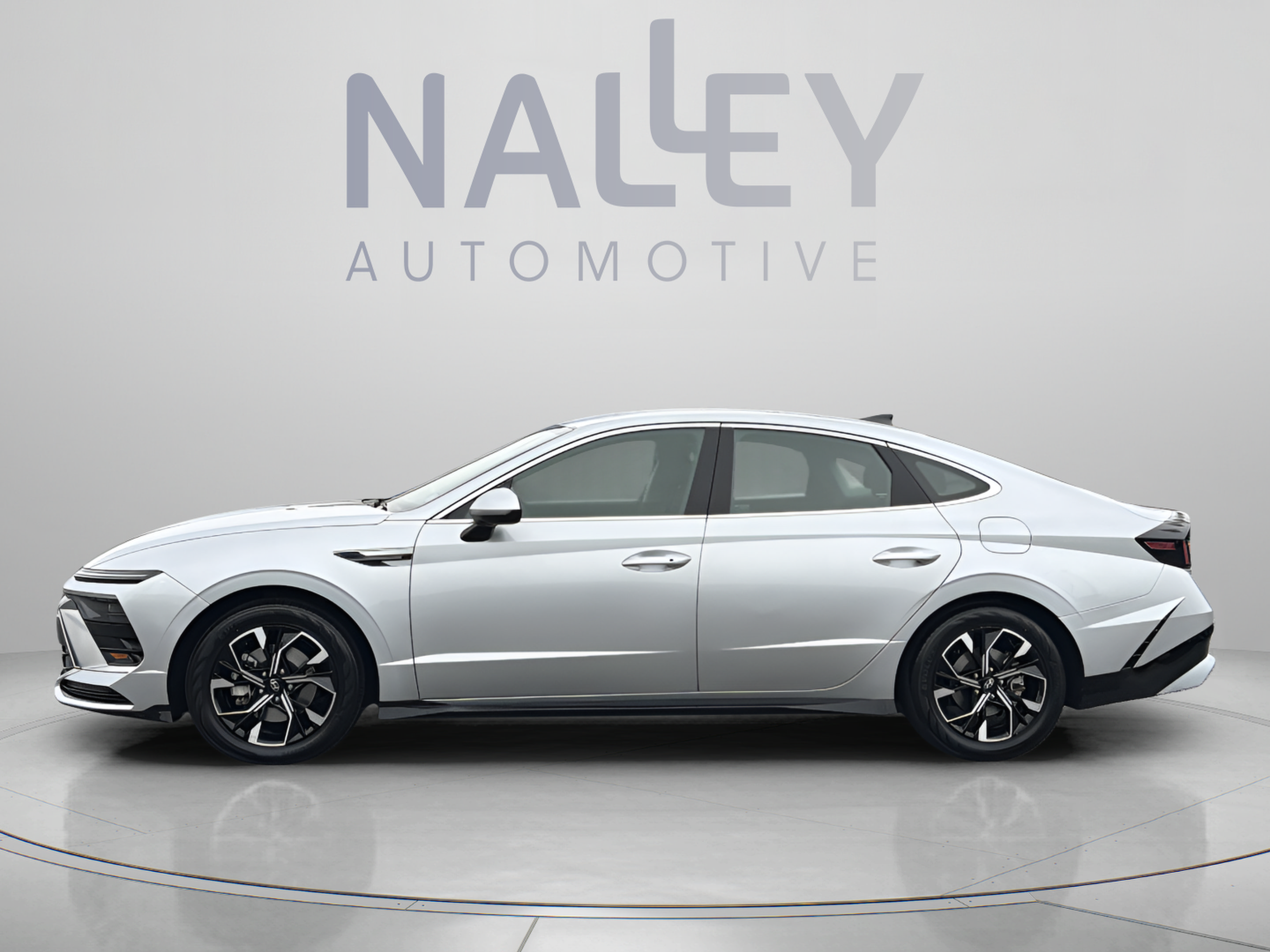 Used 2024 Hyundai Sonata SEL FWD image 2