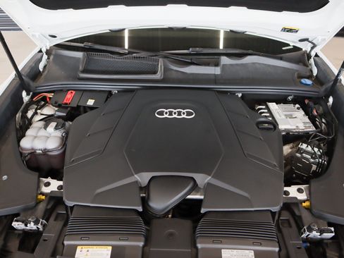 Used 2023 Audi Q8 Premium w/ Convenience Package AWD/4WD image 4
