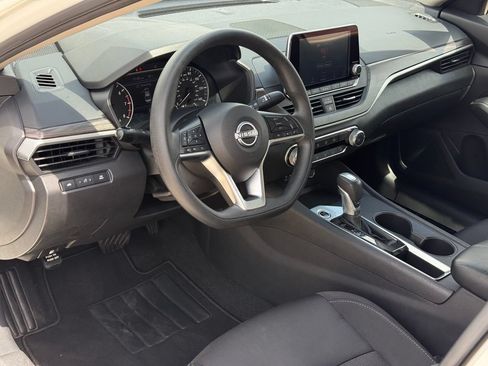 Used 2025 Nissan Altima 2.5 SV FWD image 9