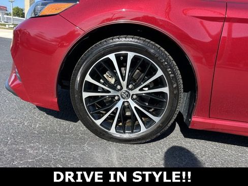 Used 2018 Toyota Camry SE image 9