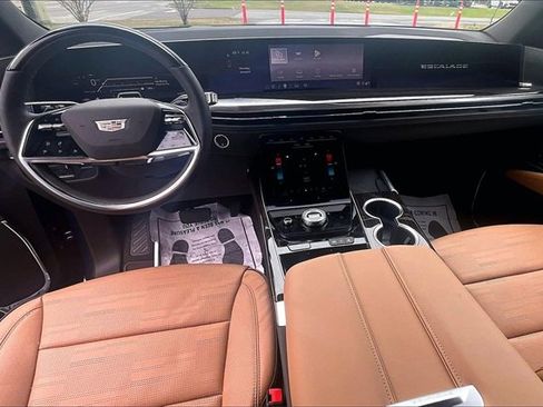 Used 2026 Cadillac Escalade Luxury w/ Touring Package image 7