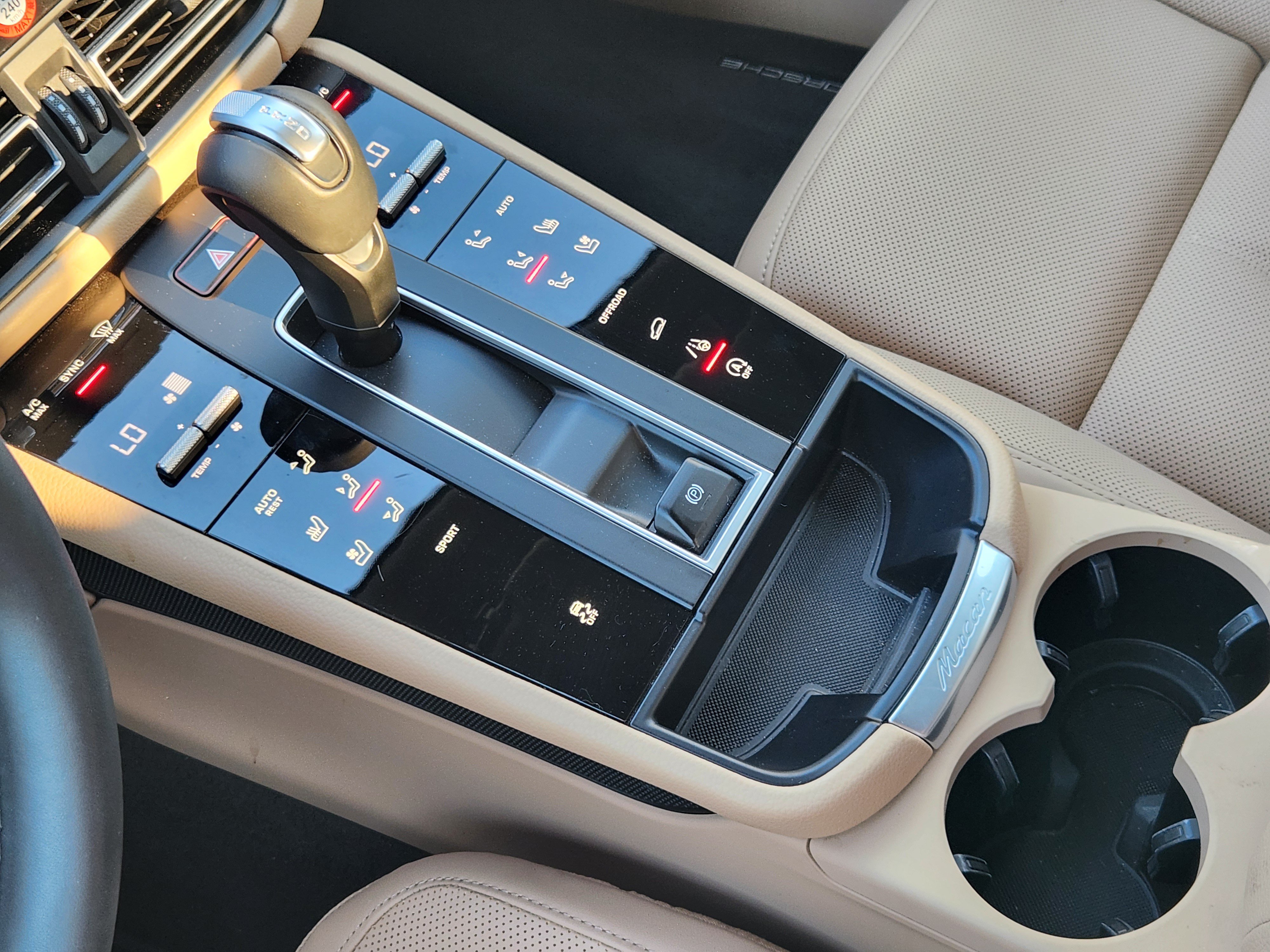 Certified 2026 Porsche Macan AWD/4WD image 23