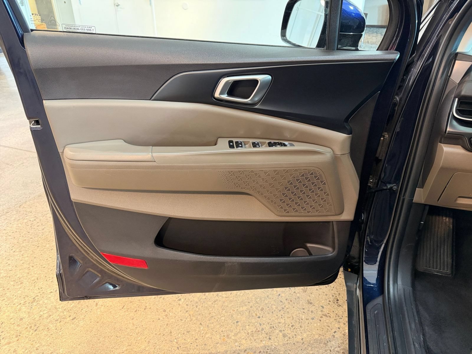 Used 2026 Kia Carnival FWD image 18
