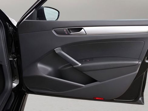 Used 2016 Volkswagen Passat 1.8T S image 12