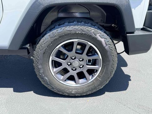 Used 2018 Jeep Wrangler Rubicon w/ Power Convenience Group AWD/4WD image 18