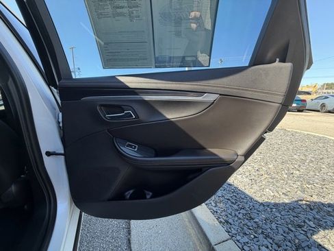 Used 2016 Chevrolet Impala LT w/ Convenience Package image 23