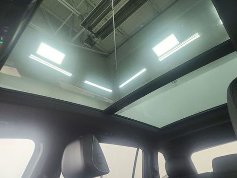 Used 2022 Volkswagen Tiguan SEL R-Line image 17