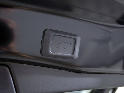 Used 2025 Toyota RAV4 XLE Premium FWD image 12
