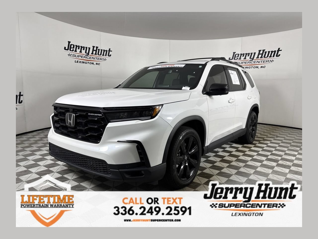 Used 2025 Honda Pilot Black Edition image 1