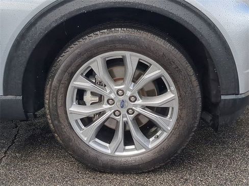 Used 2024 Ford Explorer Limited image 11