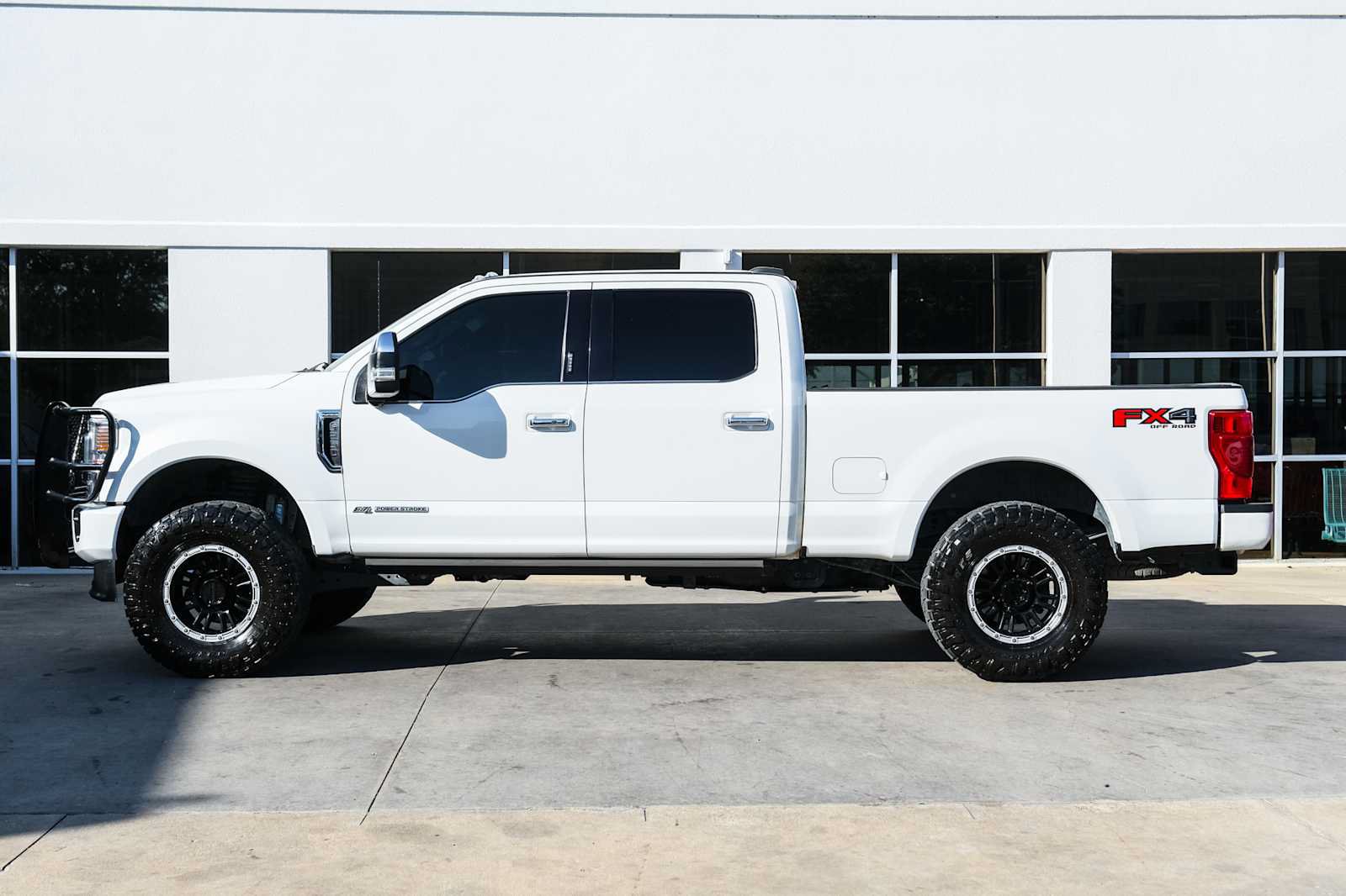 Used 2022 Ford F250 Platinum w/ FX4 Off-Road Package AWD/4WD image 19