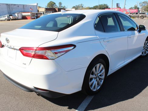 Used 2020 Toyota Camry LE image 14
