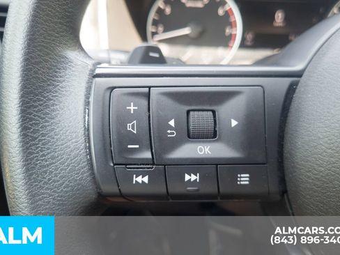 Used 2024 Nissan Rogue SV FWD image 11