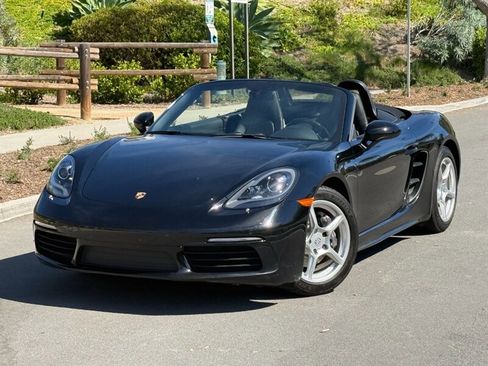 Used 2017 Porsche 718 Boxster image 4