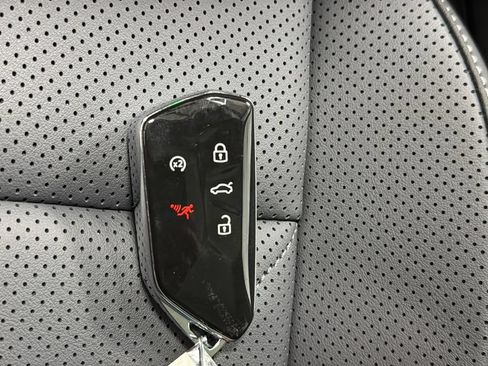 Used 2025 Volkswagen Tiguan SE AWD/4WD image 21