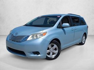 Used 2015 Toyota Sienna LE video 1
