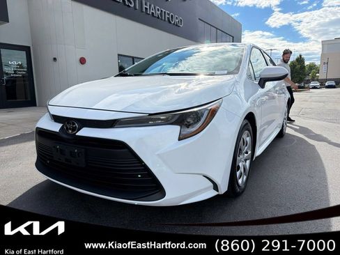 Used 2025 Toyota Corolla LE FWD image 3