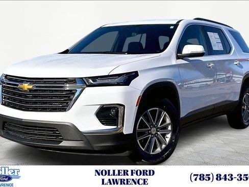Used 2023 Chevrolet Traverse LT image 1