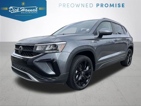 Used 2023 Volkswagen Taos SE w/ Panoramic Sunroof Package image 1