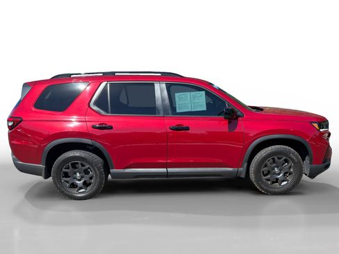 Used 2025 Honda Pilot TrailSport image 6