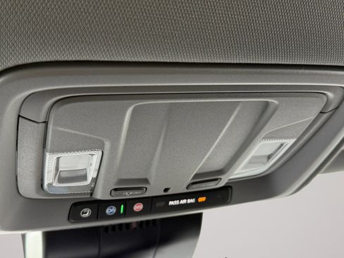 Certified 2025 GMC Sierra 1500 SLT image 39