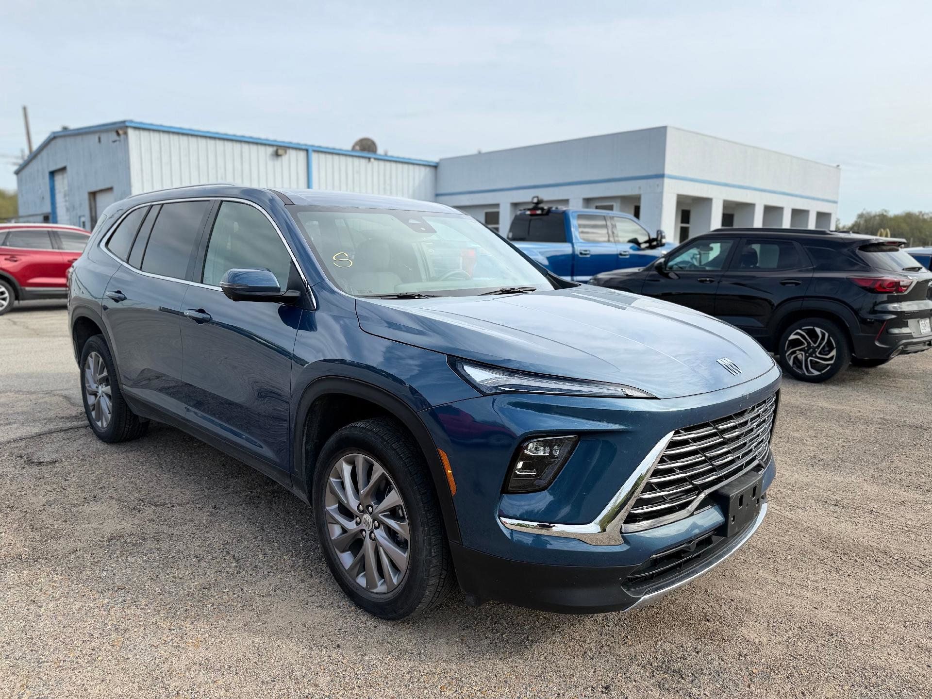 Used 2025 Buick Enclave Preferred AWD/4WD image 1