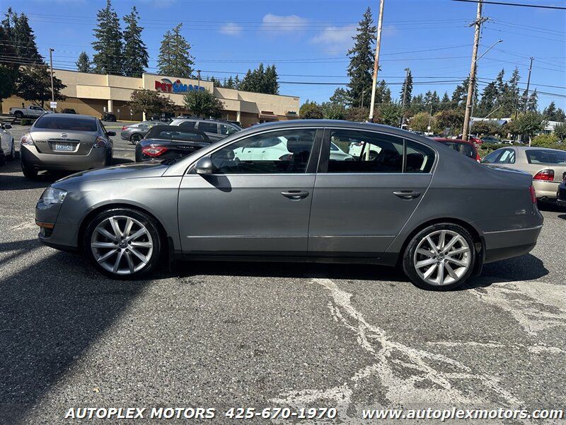 Used 2008 Volkswagen Passat VR6 FWD image 4