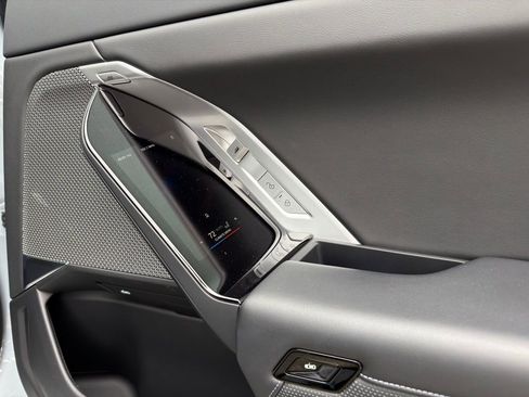 Used 2023 BMW 760i xDrive w/ Executive Package image 34