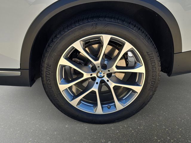 Used 2024 BMW X5 xDrive40i w/ Parking Assistance Package AWD/4WD image 37