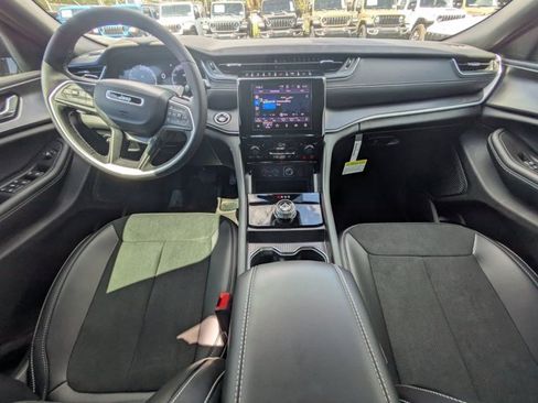 New 2025 Jeep Grand Cherokee Altitude image 13