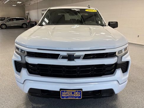 Used 2023 Chevrolet Silverado 1500 RST w/ Z71 Off-Road Package AWD/4WD image 2
