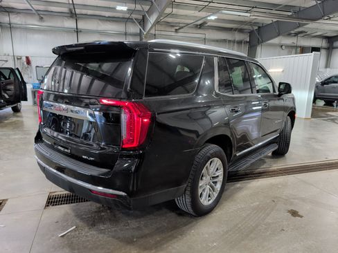 Used 2023 GMC Yukon SLT w/ SLT Premium Package AWD/4WD image 3