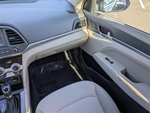 Used 2019 Hyundai Elantra SEL image 15