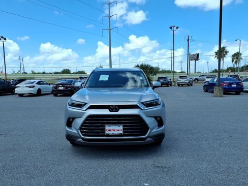 Used 2024 Toyota Grand Highlander FWD image 3
