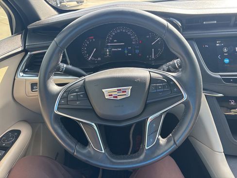 Used 2018 Cadillac XT5 FWD image 25